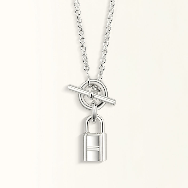 Hermes deals logo necklace